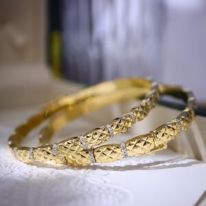 Grid pattern diamond bangle
