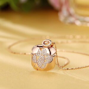 Clover pendant