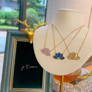 agate necklace.