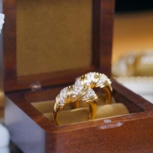Croissant ring