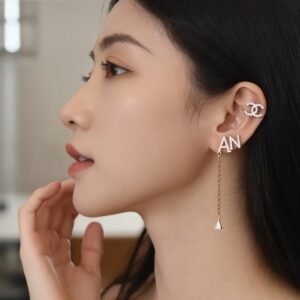 18k gold earring with diamond